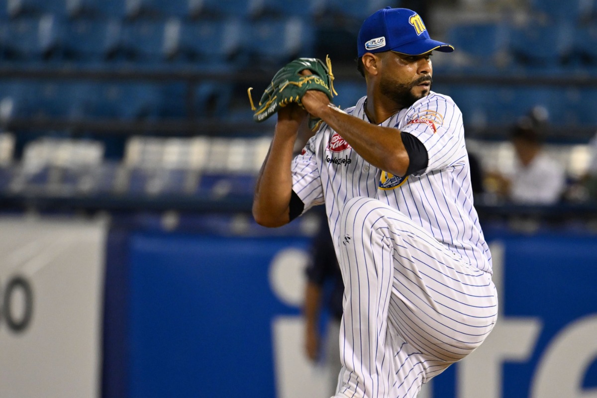 Esmil Rogers se sumerge en la arena para sumar millas náuticas en el Caribe