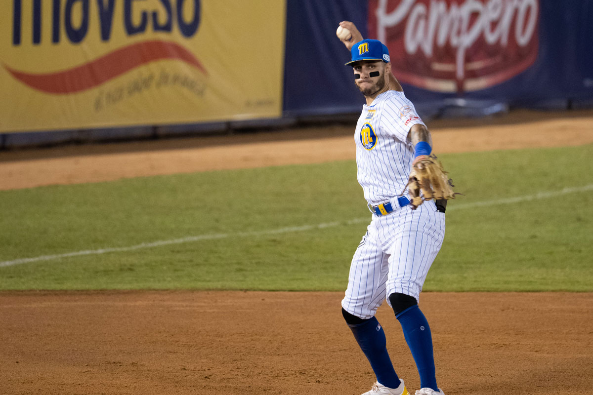 José Gómez ocupará el shortstop de Magallanes por Carlos Sepúlveda y regresa Rogers