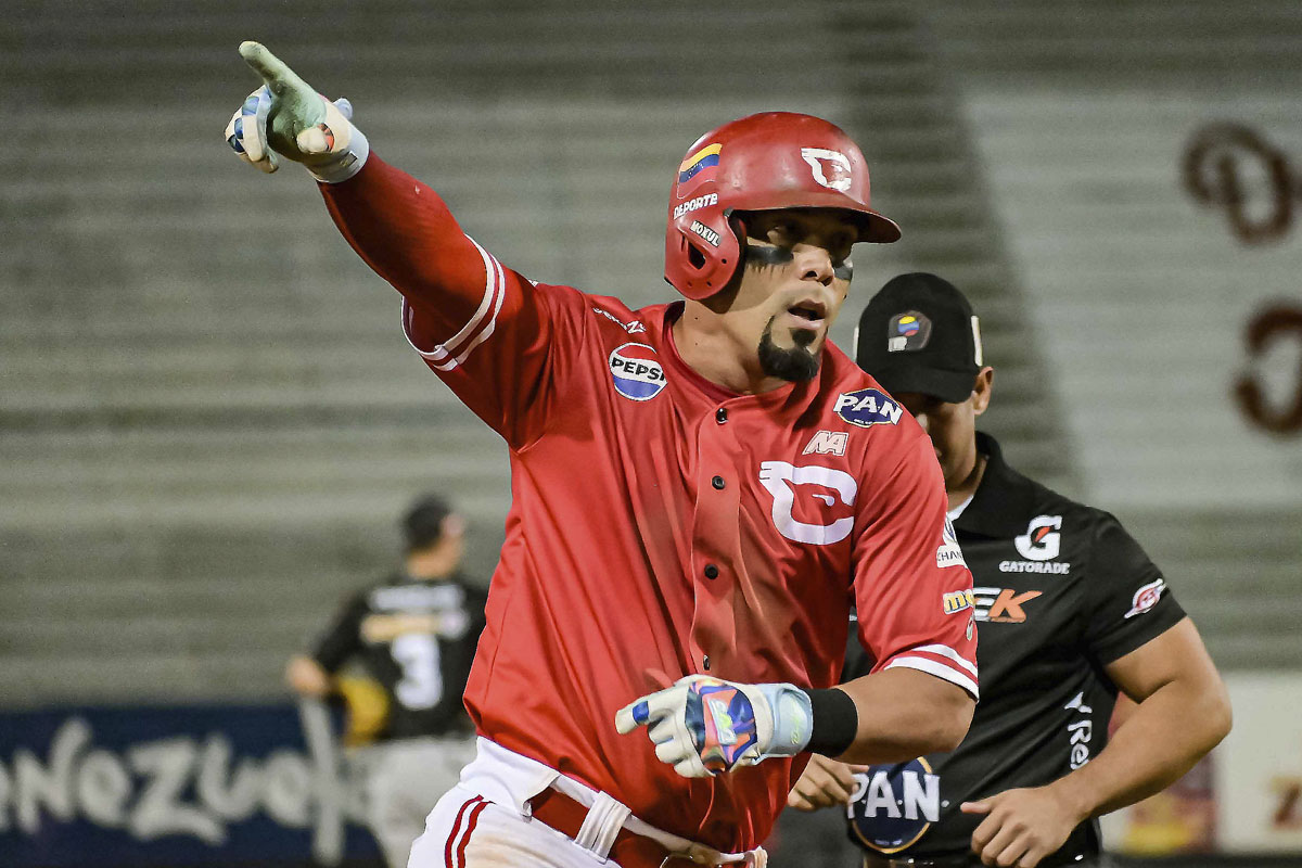 Cardenales apeló al poder contra Caribes para sumar su segunda victoria