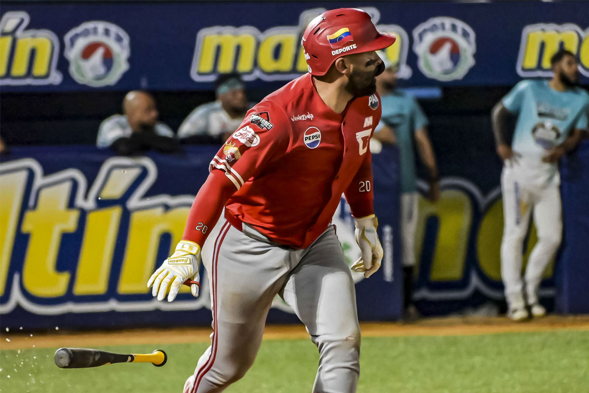 Cardenales extendió invicto con fuerte ofensiva de 17 hits