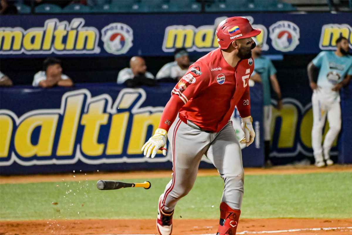 Cardenales extendió invicto con fuerte ofensiva de 17 hits