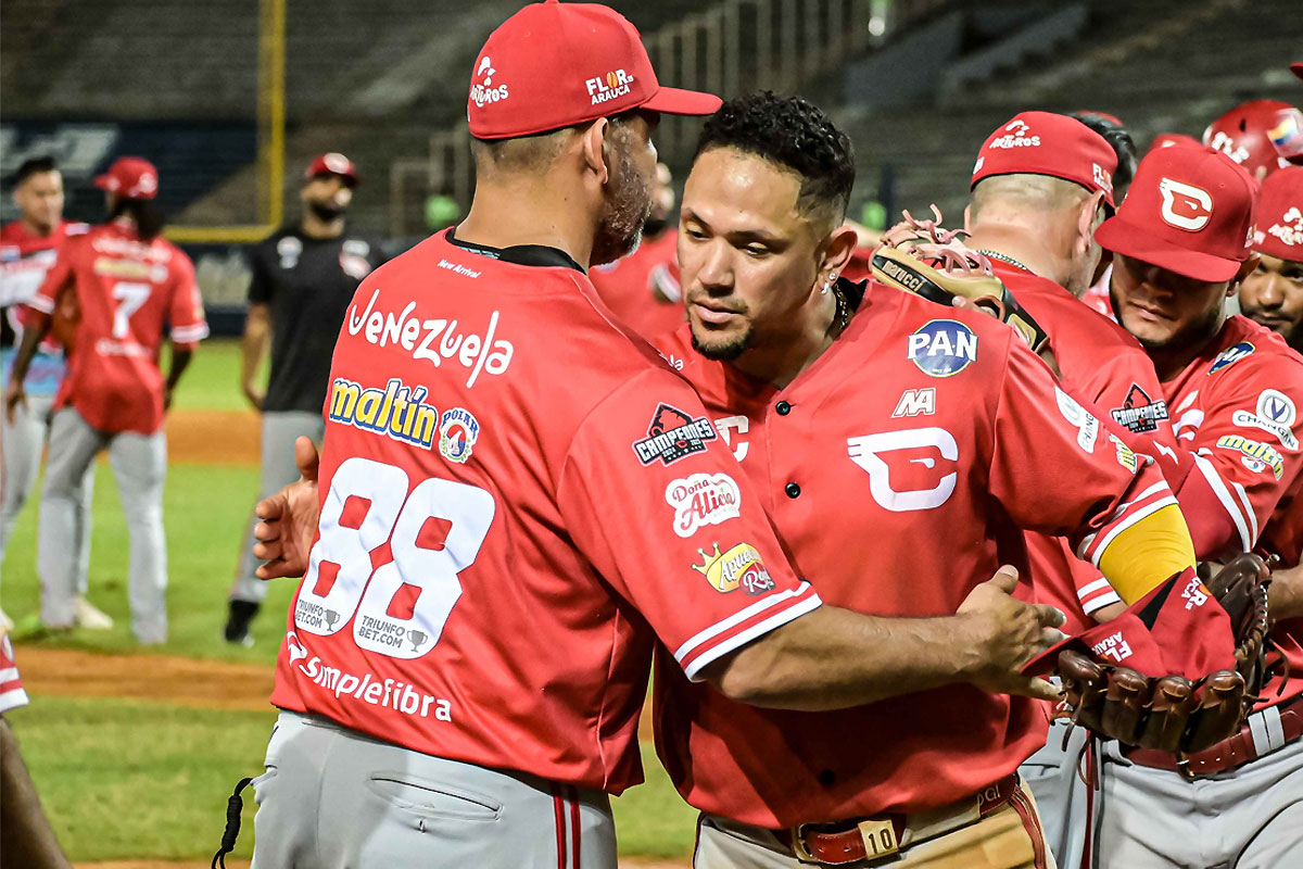 Cardenales batalló con victoria sobre Águilas, pero no le alcanzó