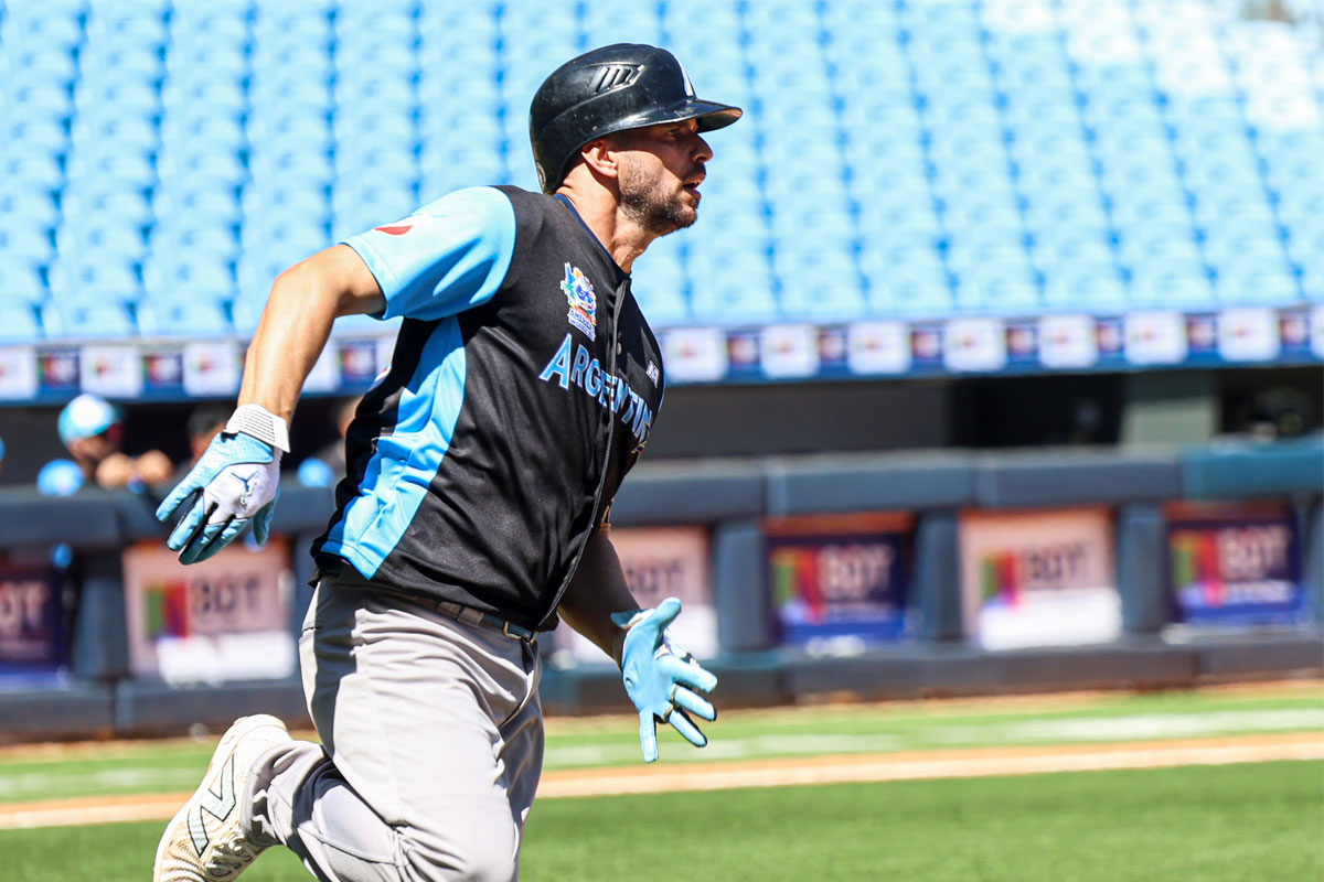 Jacinto Cipriota lleva el mando de la armada Argentina en la Serie de las Américas