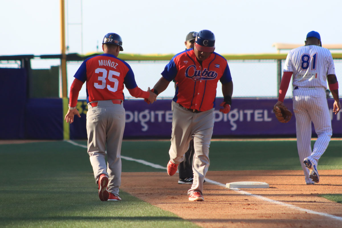 Cuba aguantó la presión al final y chocará con Venezuela en semifinales