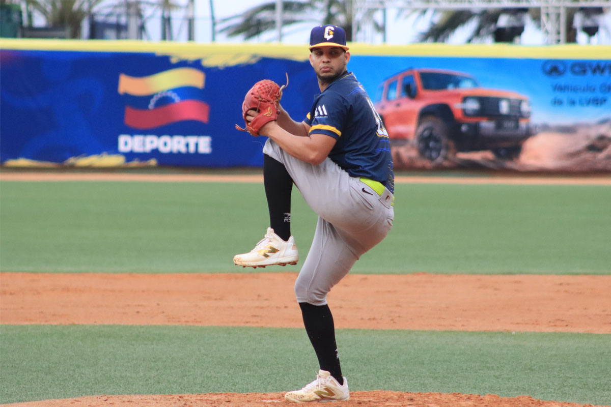 Mikell Manzano y Hendrik Clementina guiaron el primer triunfo de Curazao