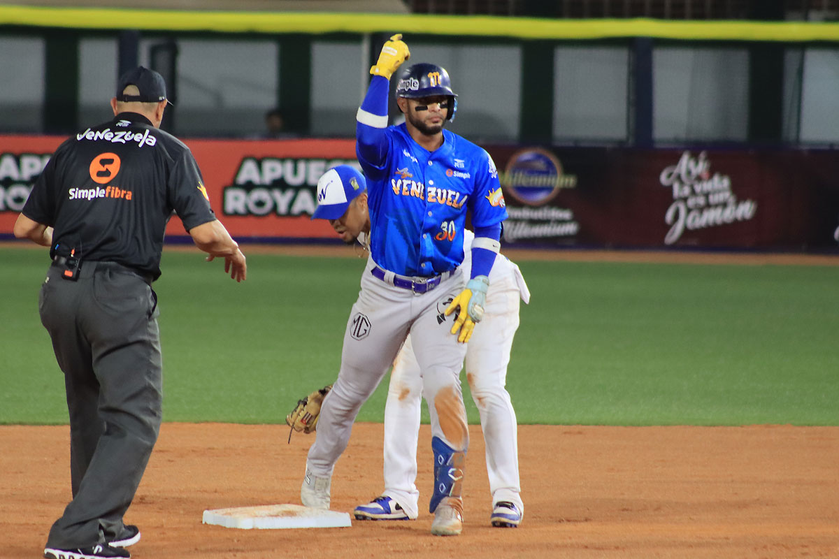 Ángel Reyes defiende a Venezuela con la confianza que le dejó un aguerrido Magallanes