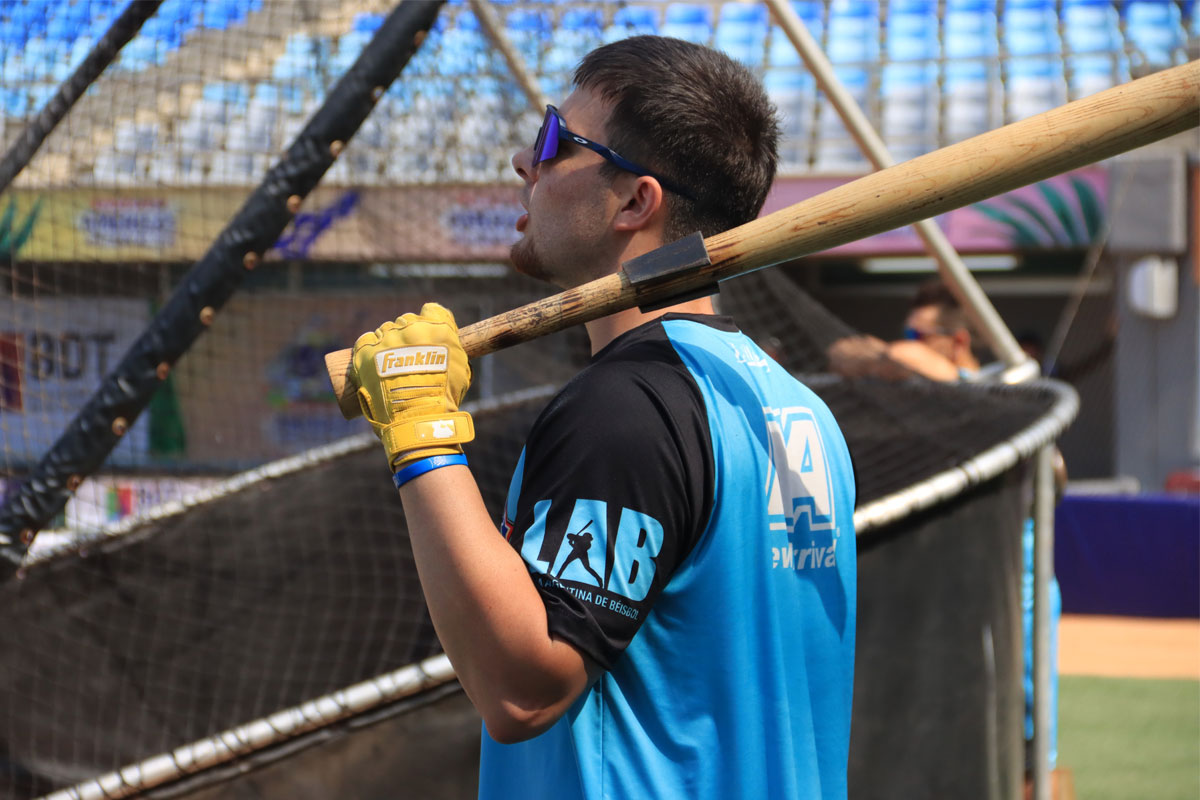 Felipe Villasanti y otros jugadores de Argentina fueron sorprendidos por obsequios de la delegación venezolana