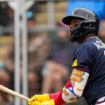 Eugenio Suárez recibirá el Premio Luis Aparicio de manos de David Concepción en Cincinnati