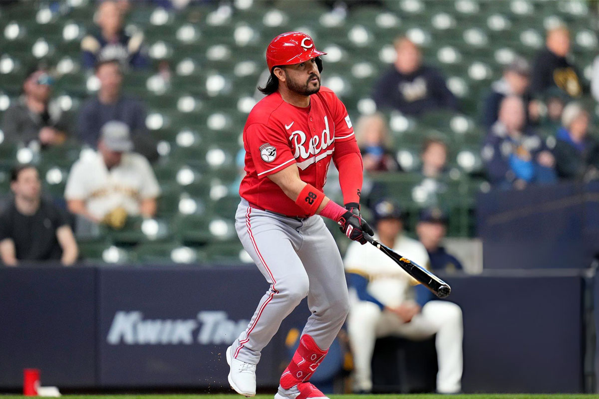 Eugenio Suárez recibirá el Premio Luis Aparicio de manos de David Concepción en Cincinnati
