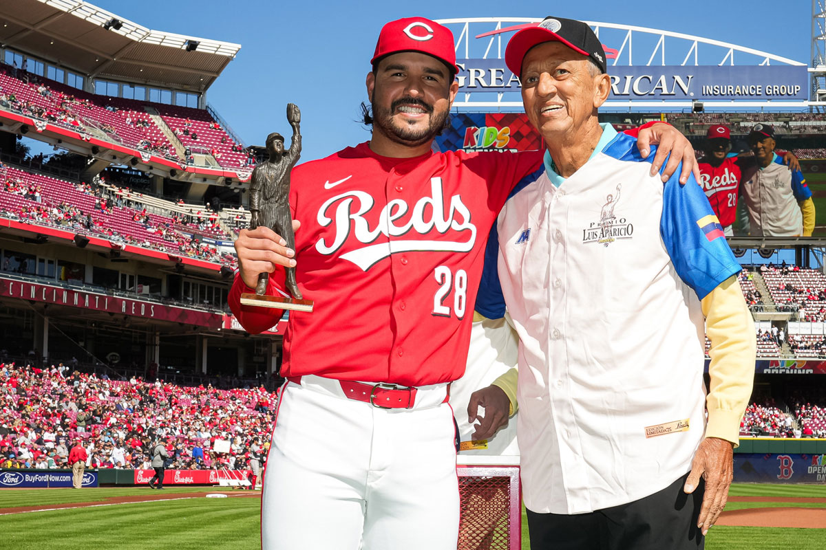 Eugenio Suárez recibió su segundo Premio Luis Aparicio en Cincinnati