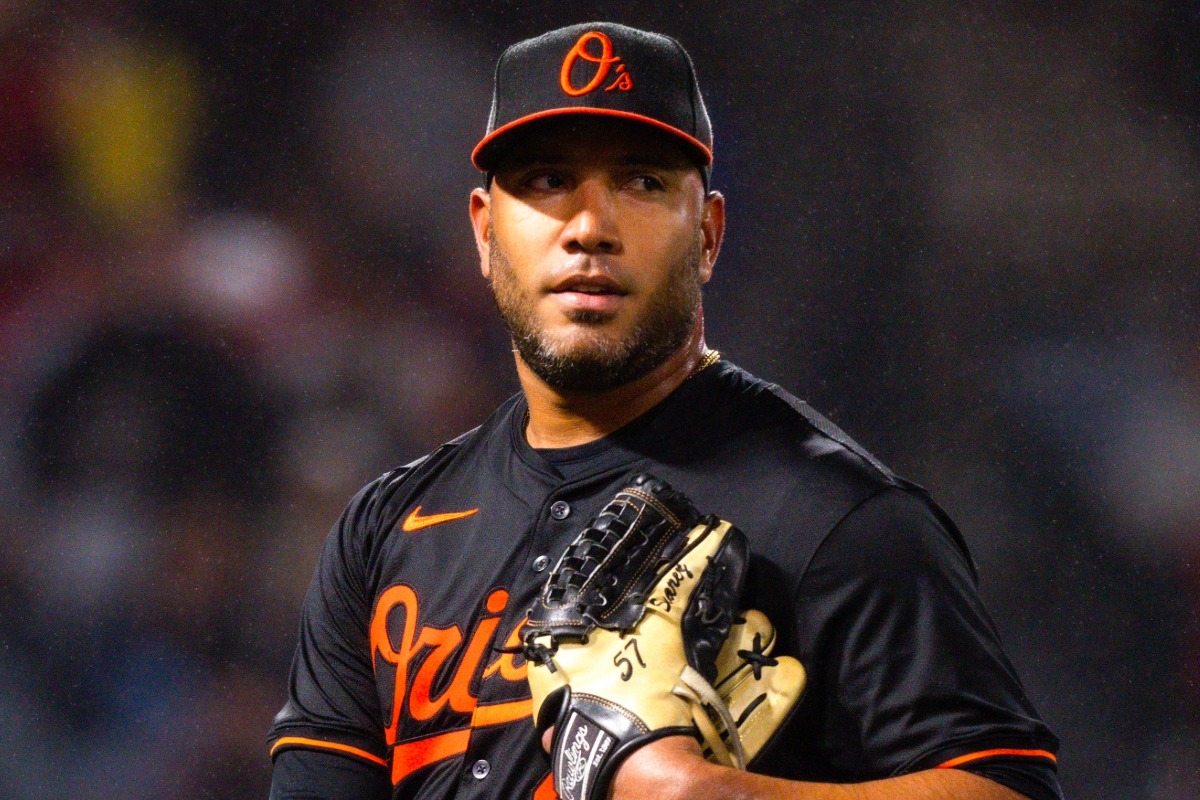 Albert Suárez fue designado para asignación por Baltimore