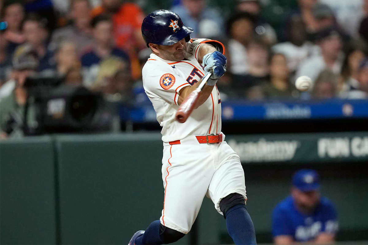 José Altuve subió al cuarto puesto entre los venezolanos con más hits en la historia de las Mayores