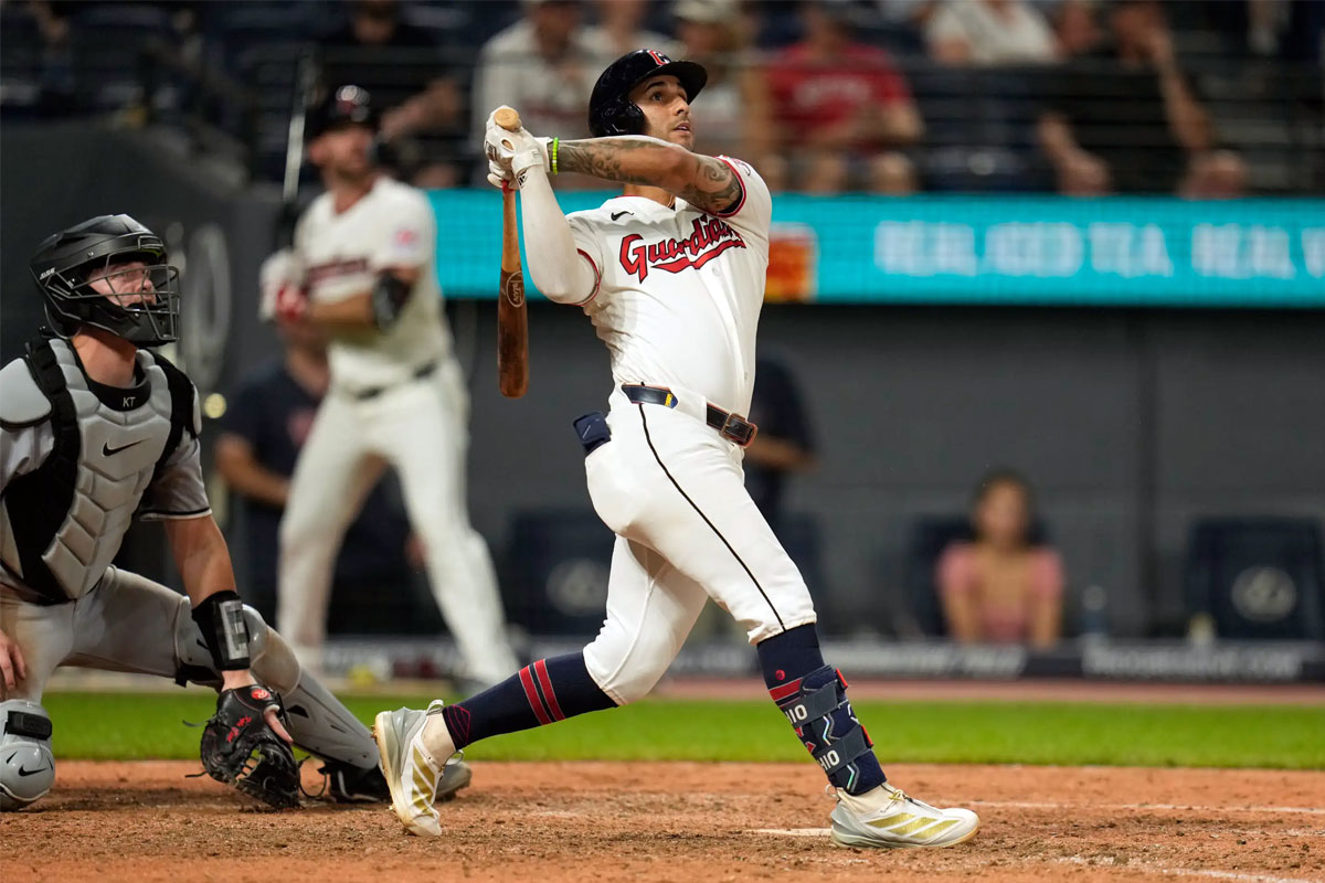 Brayan Rocchio hizo historia con Grand Slam y jonrón para dejar en el terreno a los Tigres
