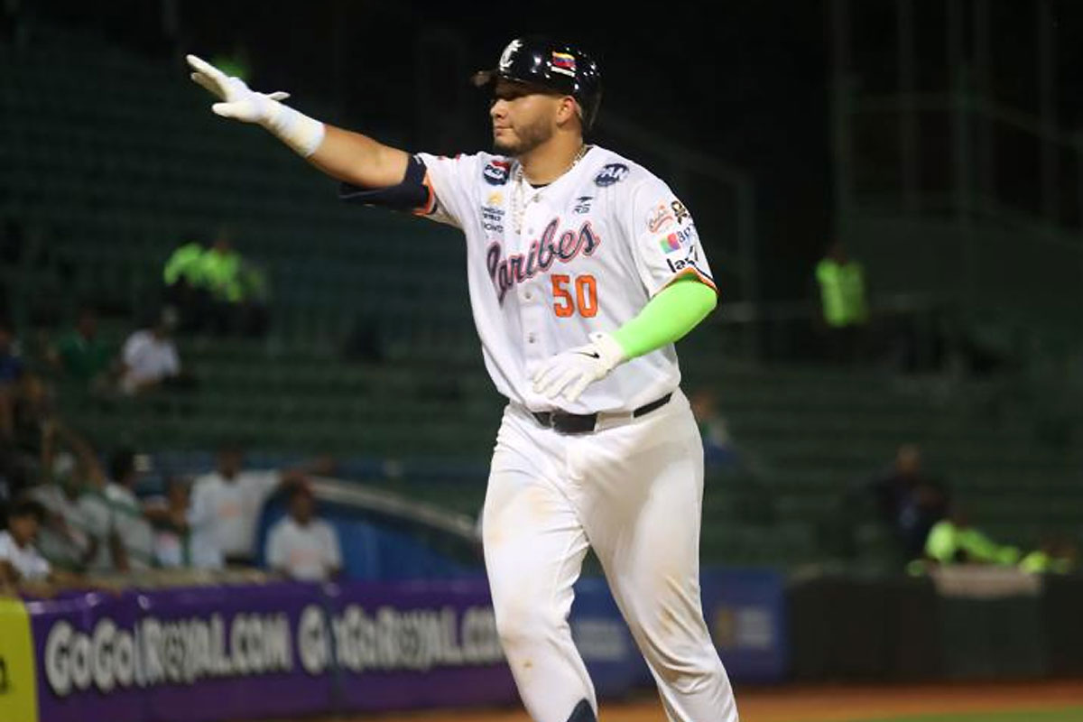 Caribes barrió a Tiburones con otra exhibición de poder