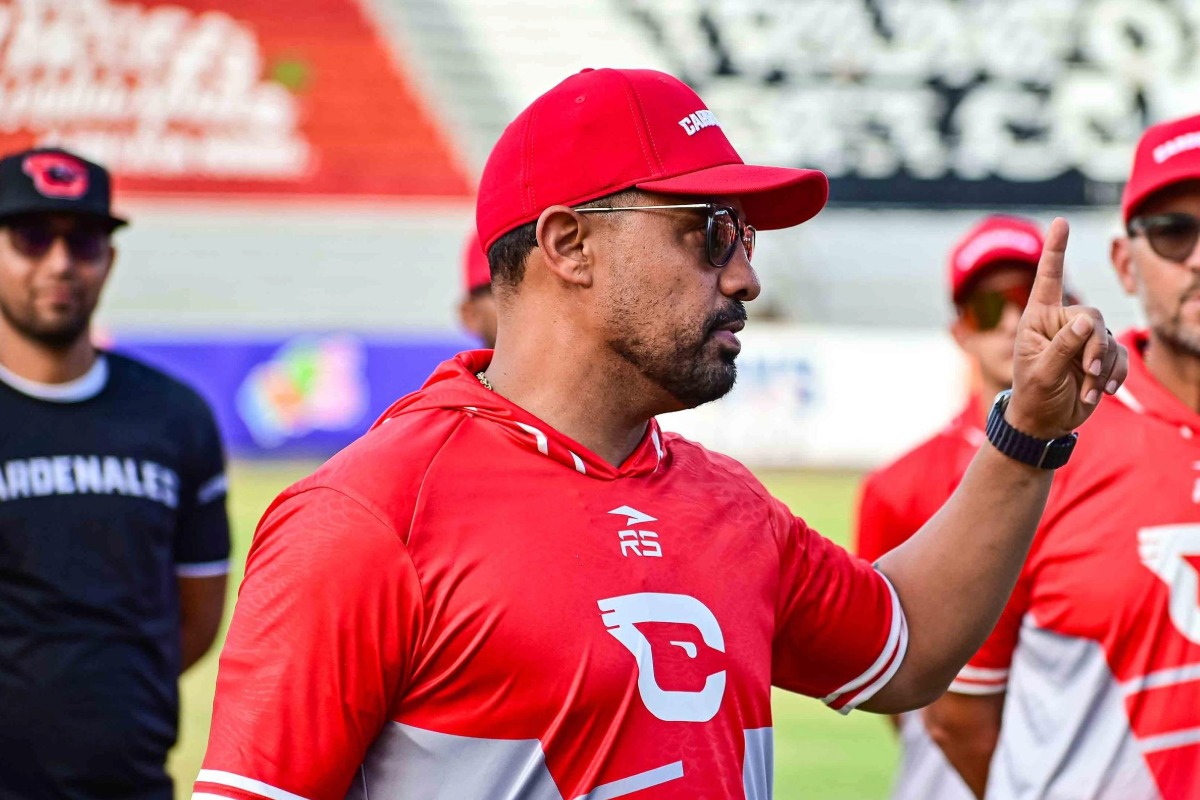 César Izturis asumió el mando en Cardenales y llegó con 10 jugadores