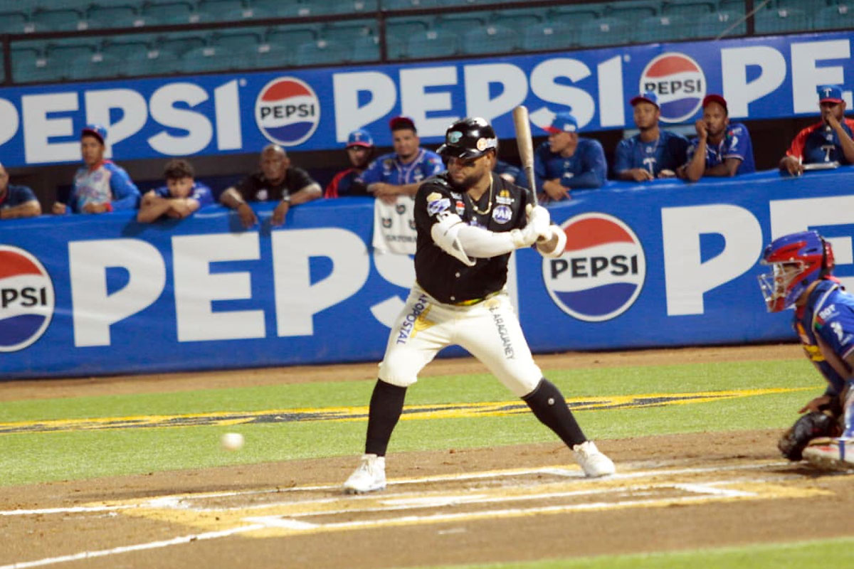 Bravos descargó 14 hits para barrer a Tiburones