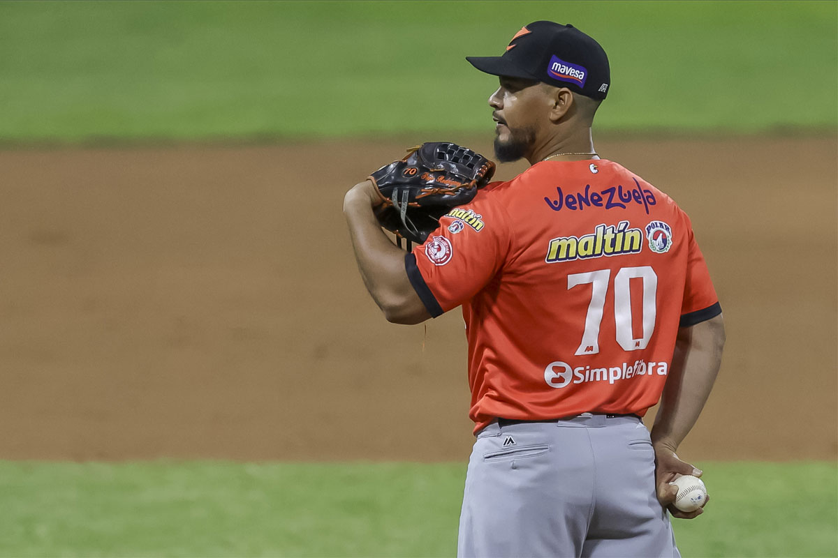 Tiburones y Águilas realizaron cambio que involucró a cinco lanzadores