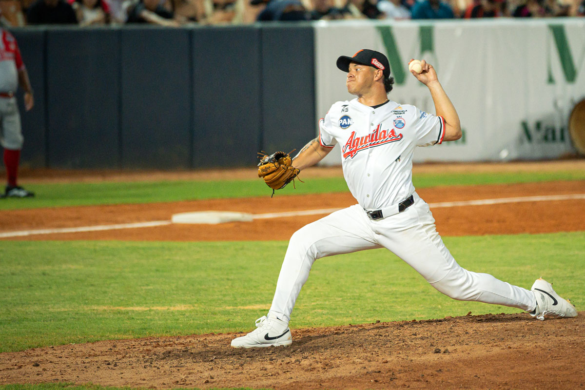 Águilas pintó de blanco a Cardenales y sumó su segundo triunfo