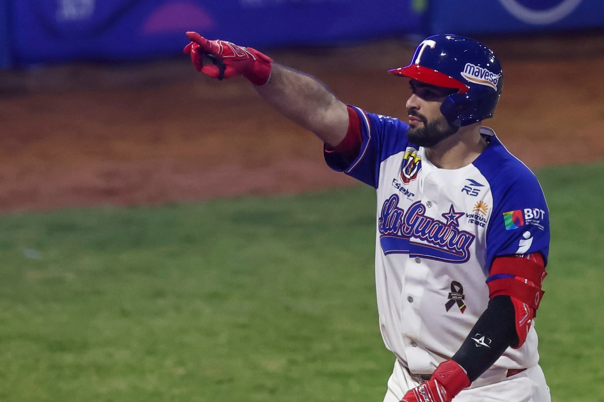 Tiburones repitió la dosis ante Magallanes con jonrón del grandeliga Sebastián Rivero